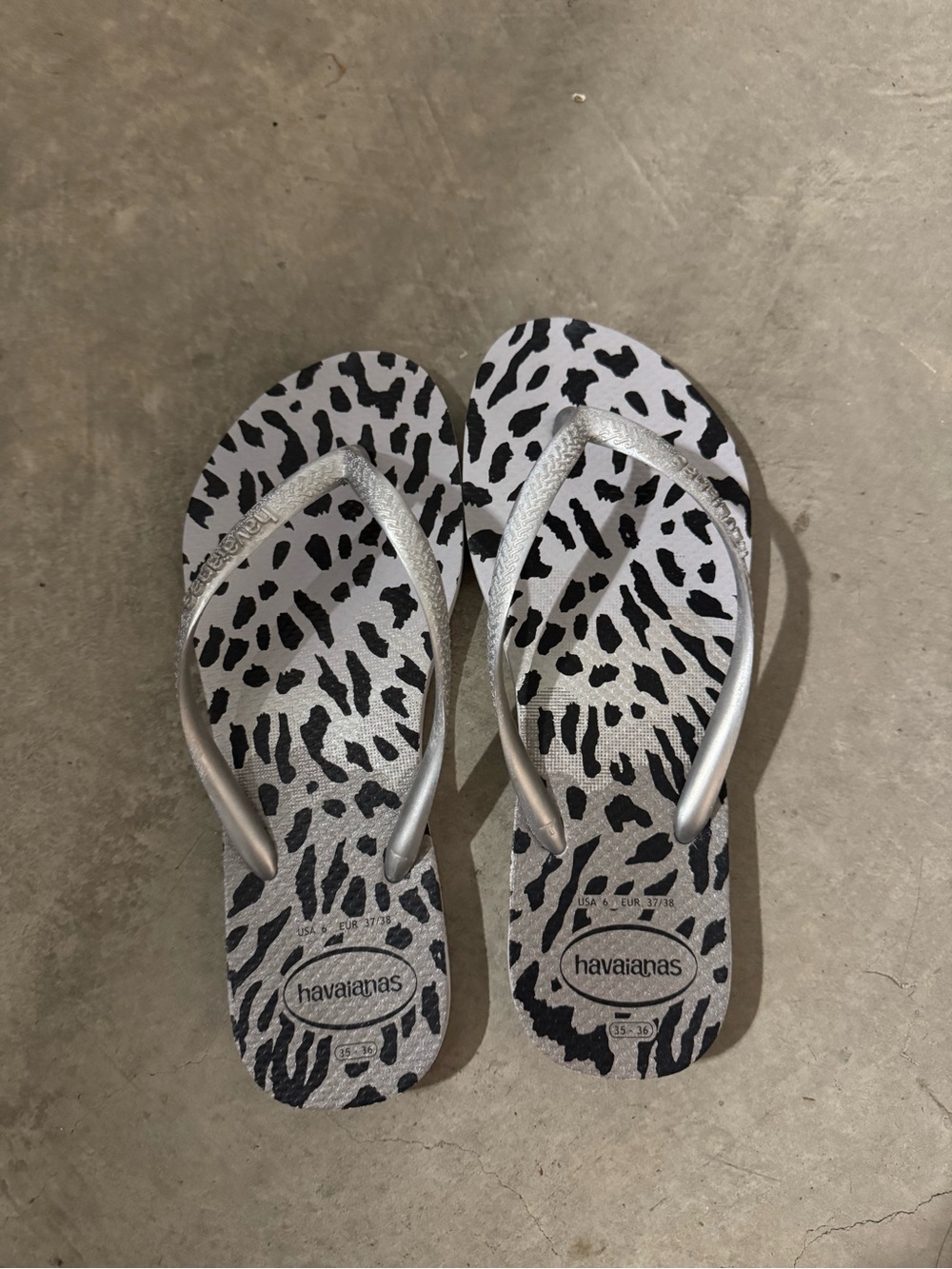 Havaianas Silver Strappy Sandals with Black & White Animal Print